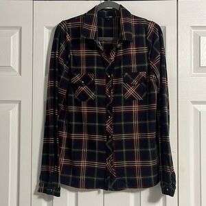 Women’s plaid flannel long sleeve button up shirt, size large